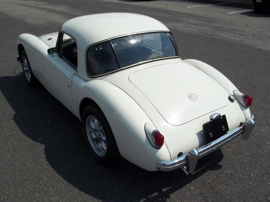  MGA Coupe 1957 года  (фото 12 из 12)